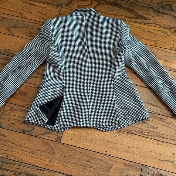 T Tahari Black and White Houndstooth Blazer - Picture 4 of 13